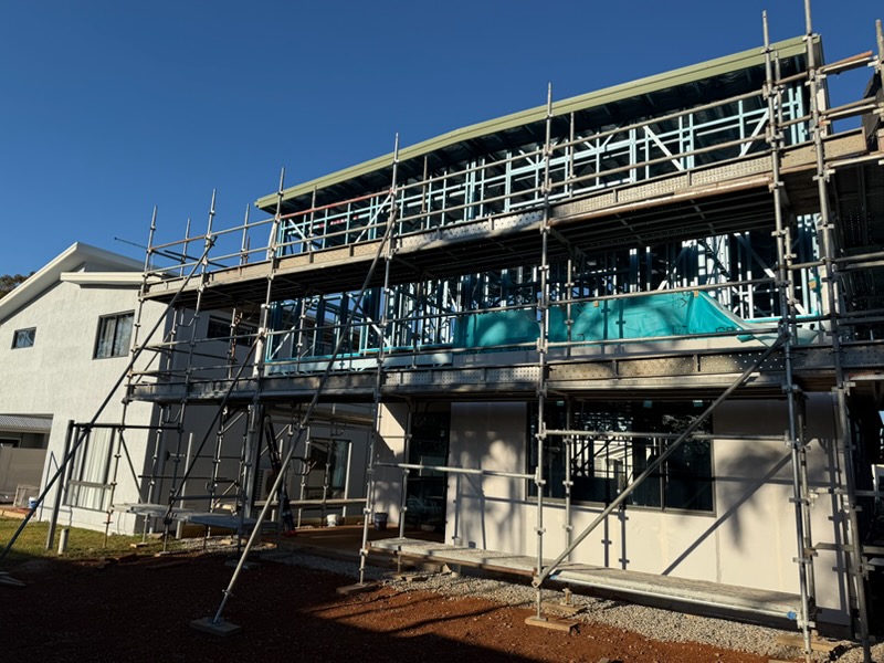 Multi-level scaffold around a new build